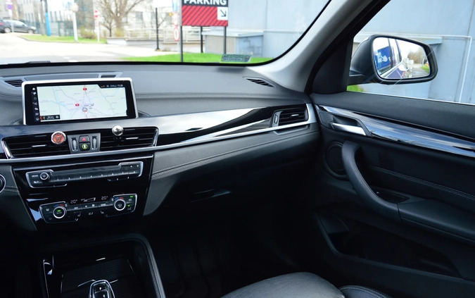 BMW X1 cena 119900 przebieg: 57000, rok produkcji 2019 z Zdzieszowice małe 497